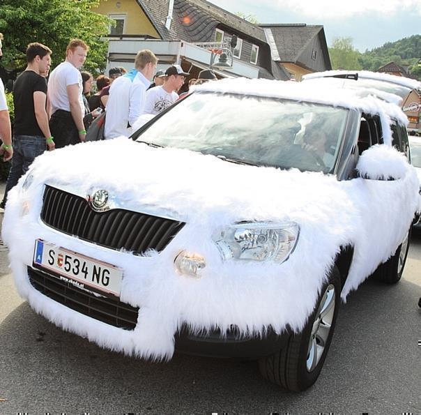 Skodas Yeti begeistert nicht nur Juroren, die dessen Design zu begutachten haben. Er hat vor allem seine Fans. Hier wurde aufwendig Hand angelegt, um ihn fürs legendäre GTI-Treffen Wörthersee-tauglich zu machen. Foto: unitedpictures/auto-reporter.net